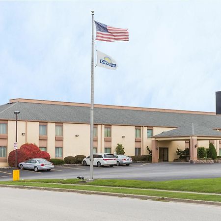 Days Inn & Suites By Wyndham Bloomington/Normal Il Bagian luar foto
