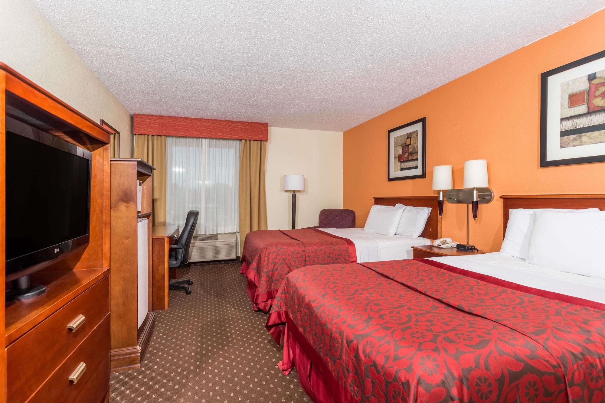 Days Inn & Suites By Wyndham Bloomington/Normal Il Bagian luar foto