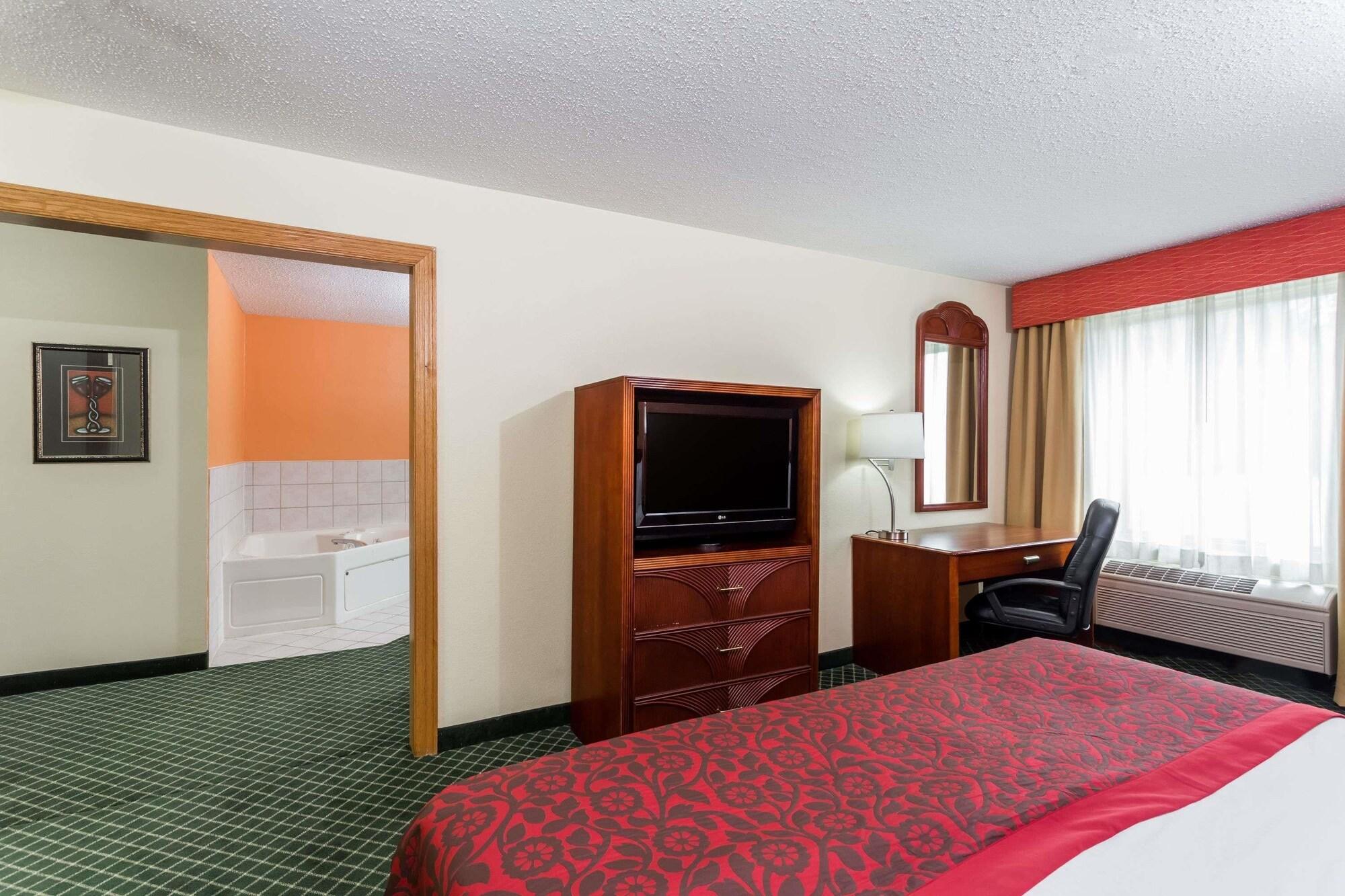 Days Inn & Suites By Wyndham Bloomington/Normal Il Bagian luar foto