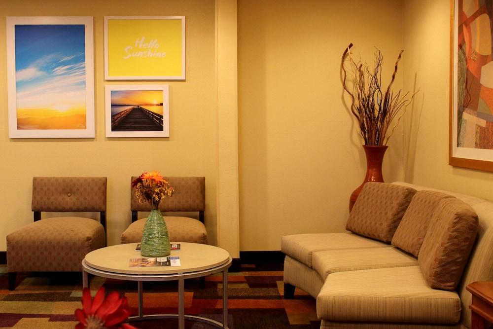 Days Inn & Suites By Wyndham Bloomington/Normal Il Bagian luar foto