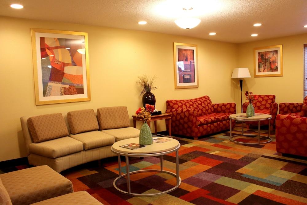 Days Inn & Suites By Wyndham Bloomington/Normal Il Bagian luar foto