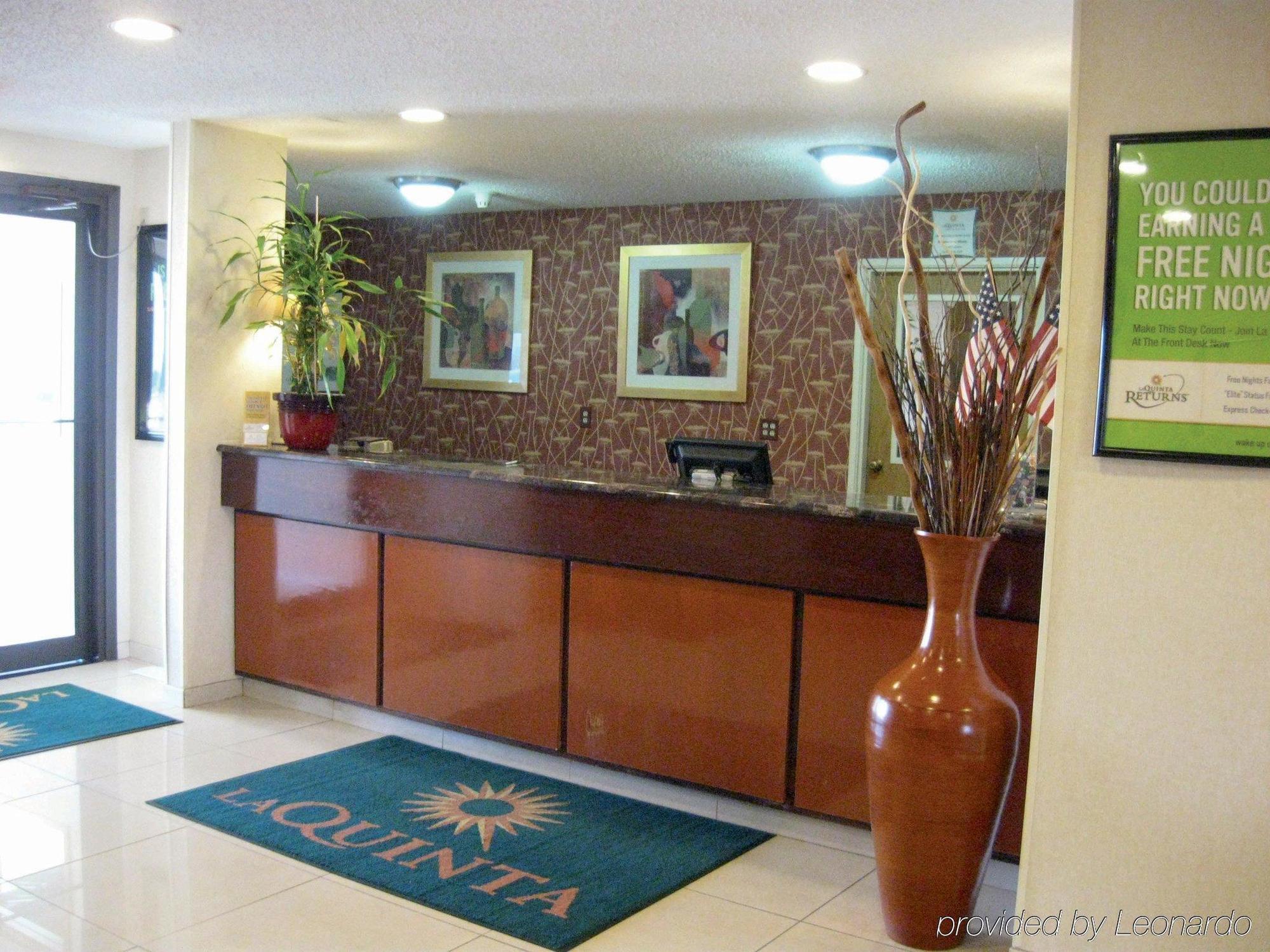 Days Inn & Suites By Wyndham Bloomington/Normal Il Bagian luar foto