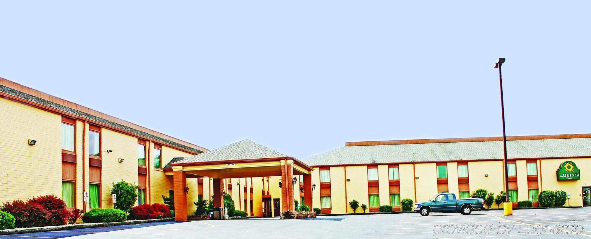 Days Inn & Suites By Wyndham Bloomington/Normal Il Bagian luar foto