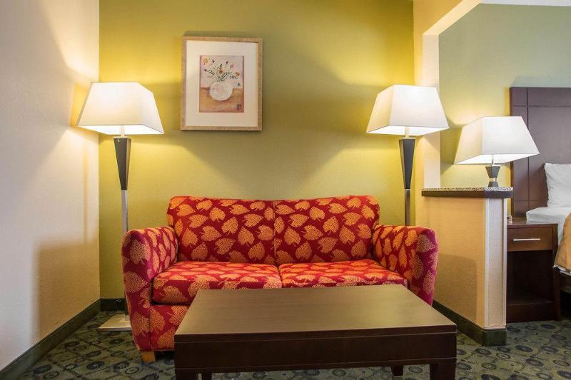 Days Inn & Suites By Wyndham Bloomington/Normal Il Bagian luar foto