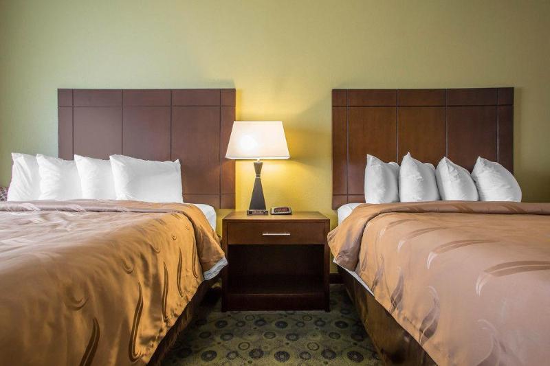 Days Inn & Suites By Wyndham Bloomington/Normal Il Bagian luar foto